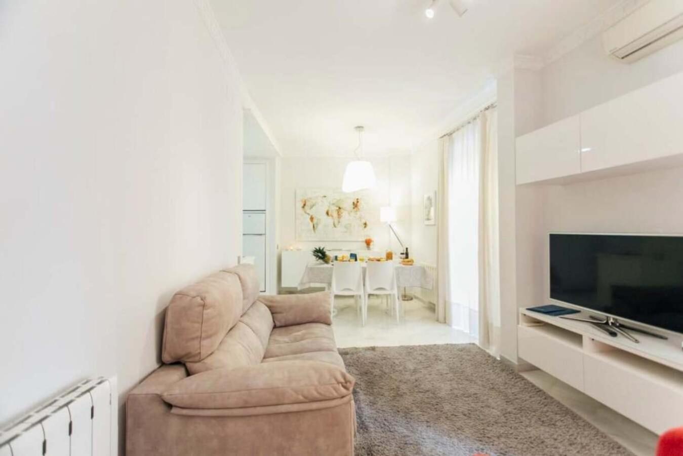Minimalism And Modern- 2bd 1bth- Setas Sevilla