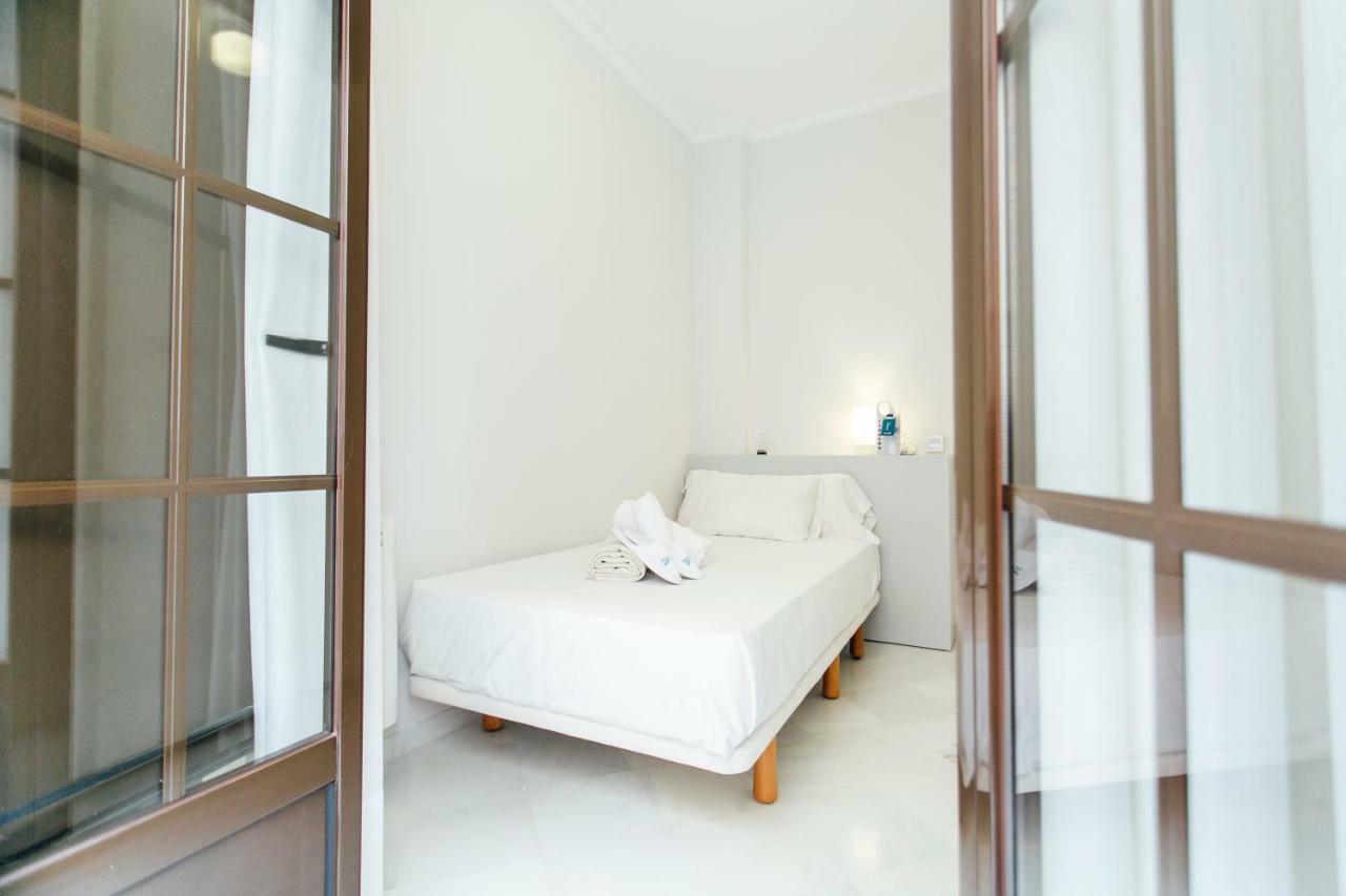 Minimalism And Modern- 2bd 1bth- Setas Sevilla